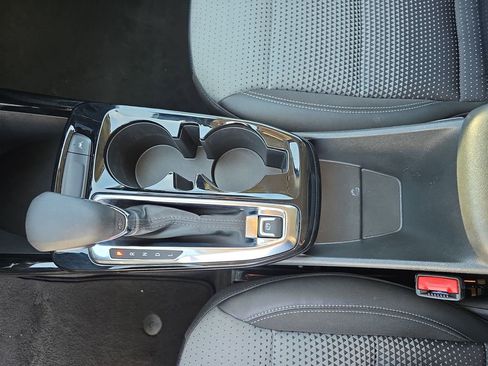 Used 2025 Chevrolet Trax LT w/ LT Convenience Package image 25