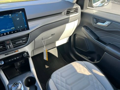 New 2024 Ford Escape SE w/ PHEV Premium Package FWD image 33