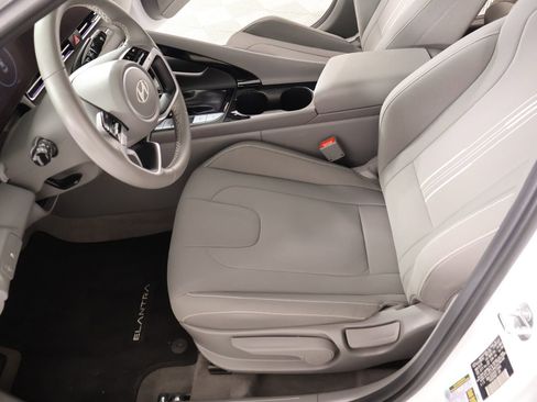 Used 2024 Hyundai Elantra SEL w/ Convenience Package image 12