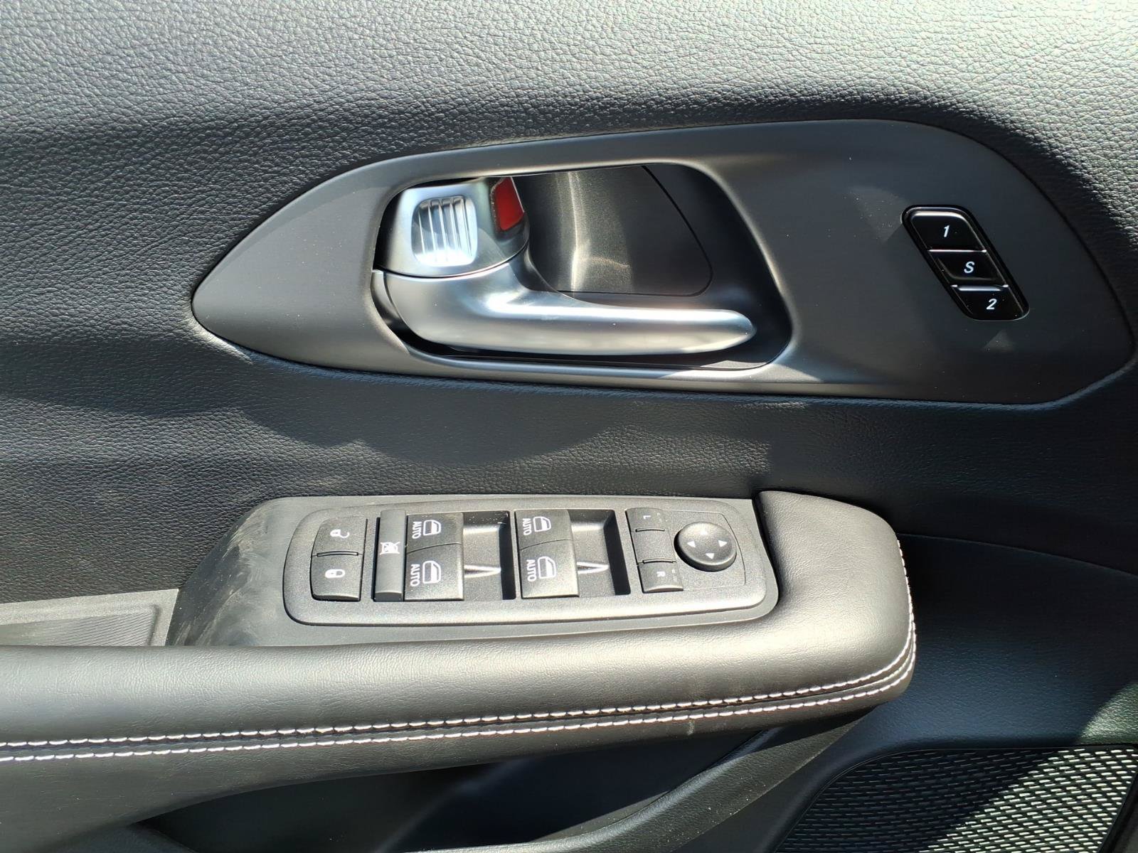 New 2027 Chrysler Pacifica Select FWD image 11