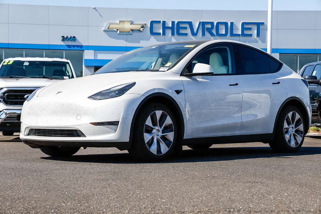 Used 2023 Tesla Model Y Long Range AWD/4WD image 1