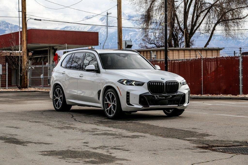 Used 2026 BMW X5 xDrive50e w/ M Sport Package AWD/4WD image 7