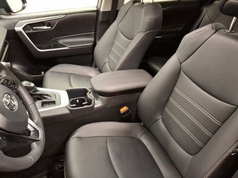 Used 2025 Toyota RAV4 XLE Premium image 16