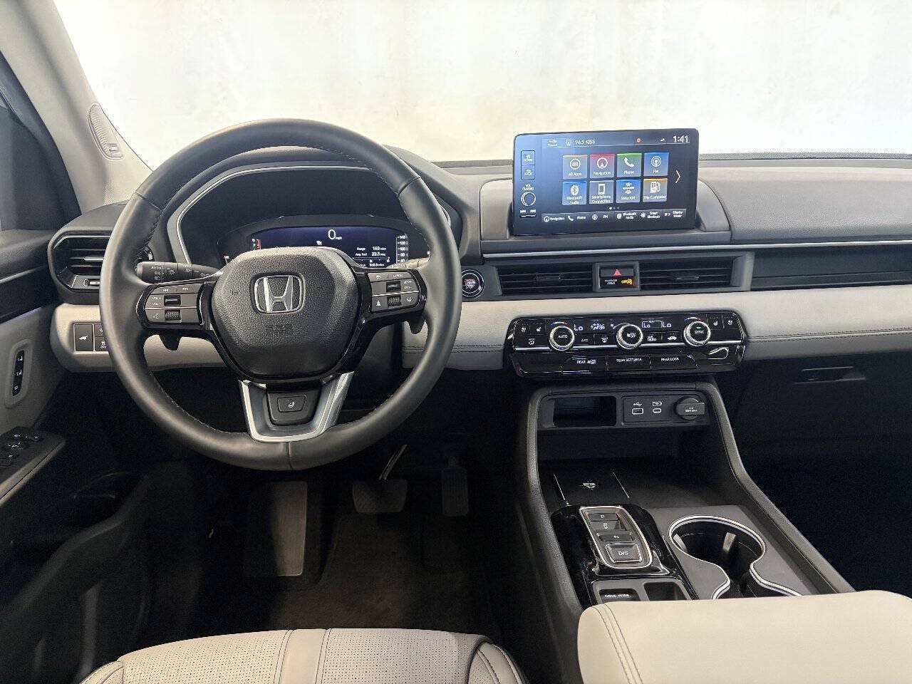 Used 2025 Honda Pilot Elite image 13