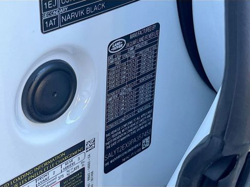 Used 2023 Land Rover Range Rover Velar R-Dynamic S image 33