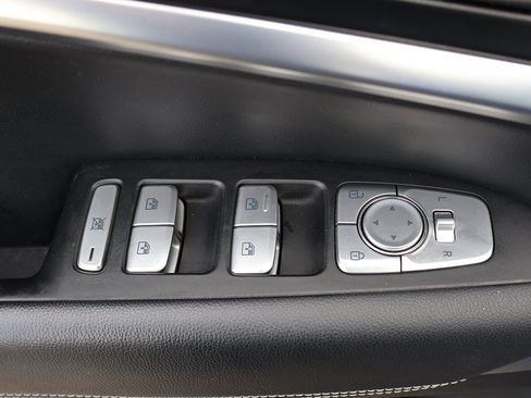 Used 2019 Genesis G70 2.0T Advanced image 41