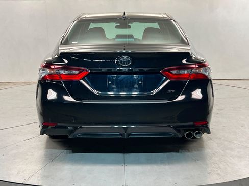 Used 2022 Toyota Camry SE FWD image 5
