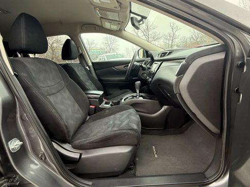 Used 2015 Nissan Rogue SV w/ SV Family Package image 34