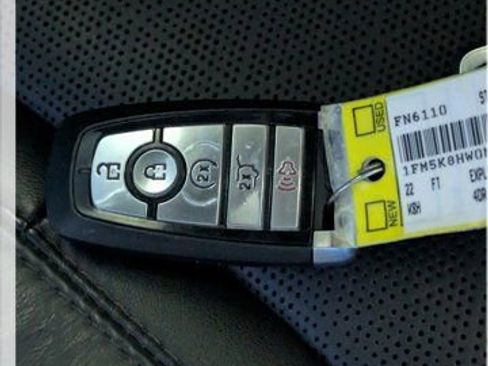 Used 2022 Ford Explorer Platinum w/ Technology Package image 32