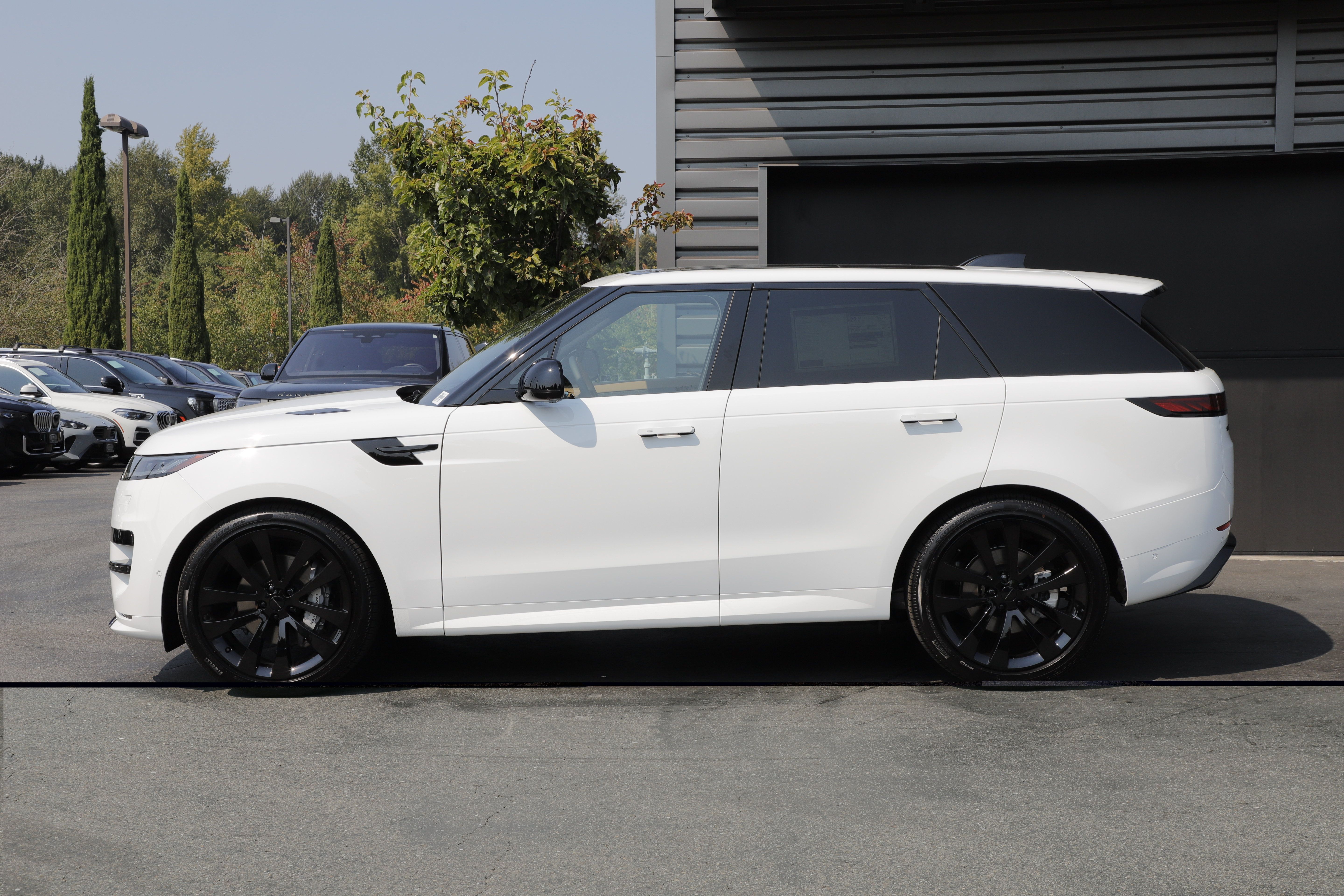 New 2026 Land Rover Range Rover Sport Dynamic SE AWD/4WD image 7