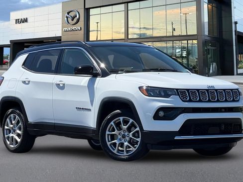 Used 2025 Jeep Compass Limited AWD/4WD image 2