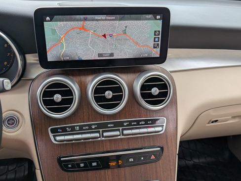 Used 2021 Mercedes-Benz GLC 300 4MATIC image 30