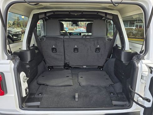 Used 2024 Jeep Wrangler Unlimited Sahara AWD/4WD image 14