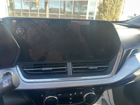 Used 2024 Chevrolet Trax LT image 12