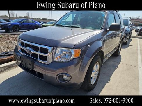 Used 2011 Ford Escape XLT image 2