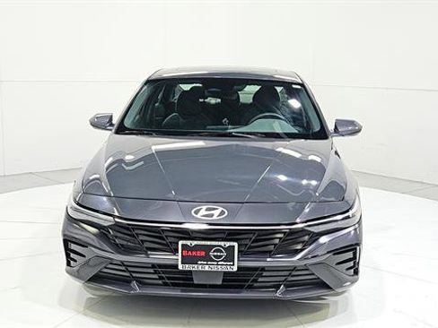 Used 2025 Hyundai Elantra SEL FWD image 2