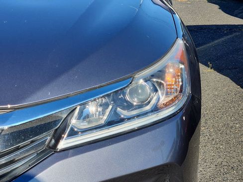 Used 2017 Honda Accord EX image 3