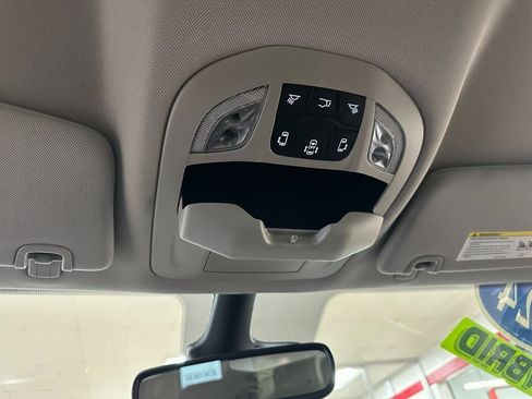 Certified 2024 Chrysler Pacifica Select image 35