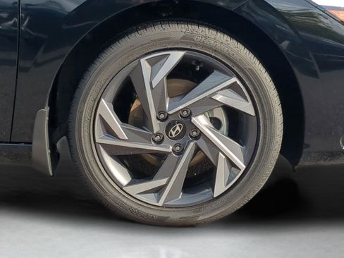 New 2025 Hyundai Elantra Limited FWD image 35