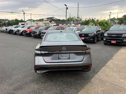 Used 2026 Nissan Sentra SR w/ Floor Mat Package FWD image 3