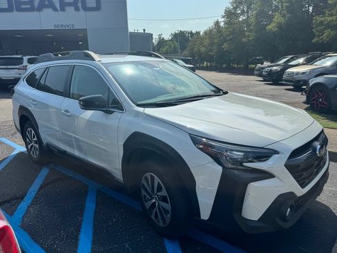 Used 2024 Subaru Outback Premium AWD/4WD image 1
