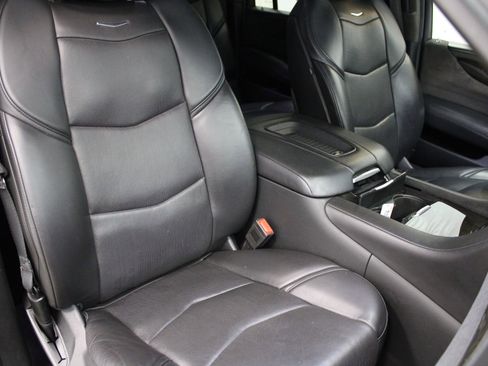Used 2020 Cadillac Escalade ESV Platinum AWD/4WD image 33