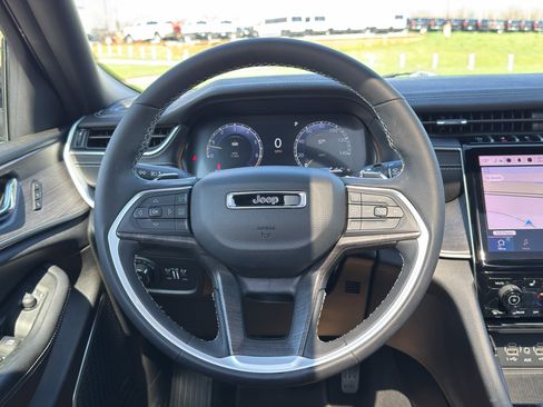 Used 2024 Jeep Grand Cherokee Limited w/ Luxury Tech Group II AWD/4WD image 33