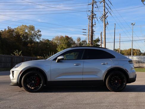 New 2025 Porsche Macan 4S Electric image 2