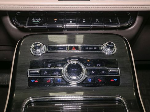 Used 2021 Lincoln Nautilus Reserve AWD/4WD image 34