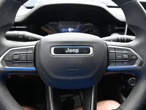 Used 2025 Jeep Compass Sport AWD/4WD image 36