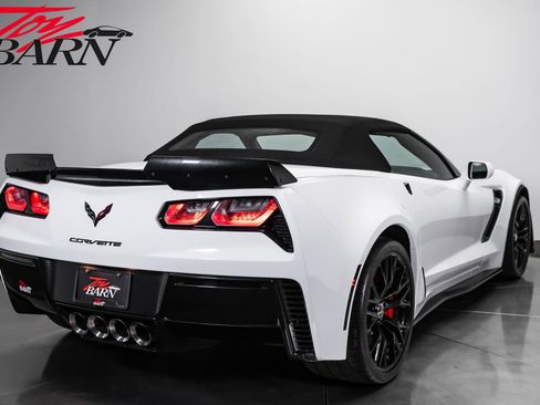 Used 2015 Chevrolet Corvette Z06 w/ 3LZ Preferred Equipment Group RWD image 20