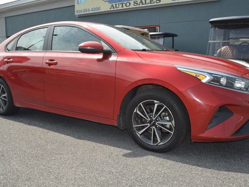 Used 2023 Kia Forte LXS w/ LXS Technology Package image 2