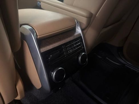 Certified 2025 Land Rover Range Rover SE AWD/4WD image 17