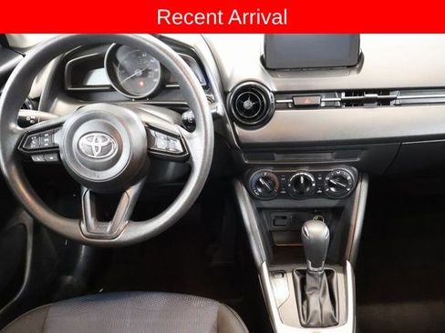 Used 2019 Toyota Yaris L image 6