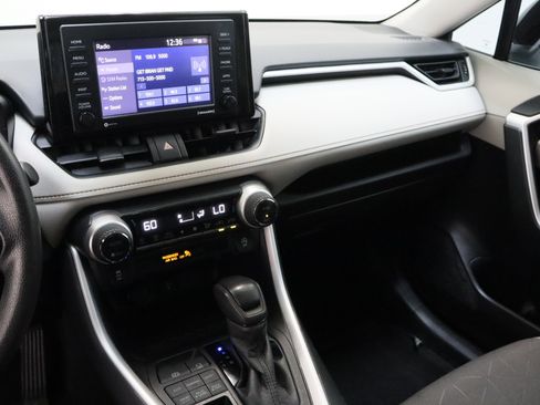 Used 2022 Toyota RAV4 XLE AWD/4WD image 16