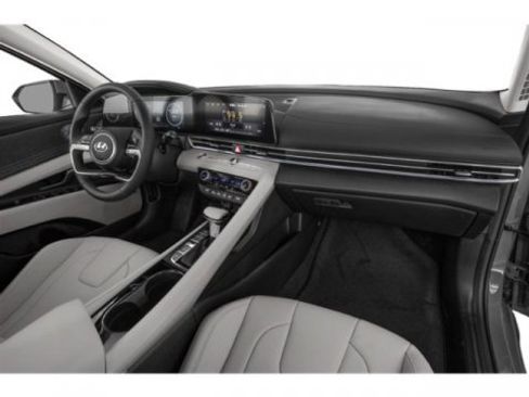 Used 2023 Hyundai Elantra Limited image 18