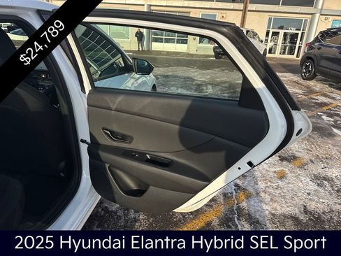 Used 2025 Hyundai Elantra SEL image 35