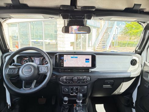 Used 2025 Jeep Wrangler Unlimited Sport AWD/4WD image 32