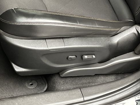 Used 2019 Chevrolet Trax LT w/ Sun & Sound Package AWD/4WD image 10