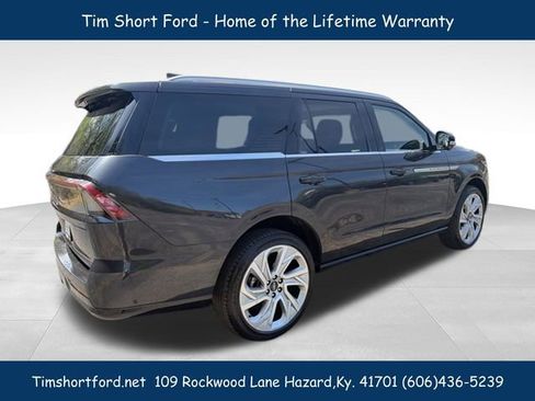 Used 2025 Lincoln Navigator Reserve AWD/4WD image 7