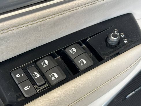 Used 2024 Jeep Wagoneer Series II AWD/4WD image 12