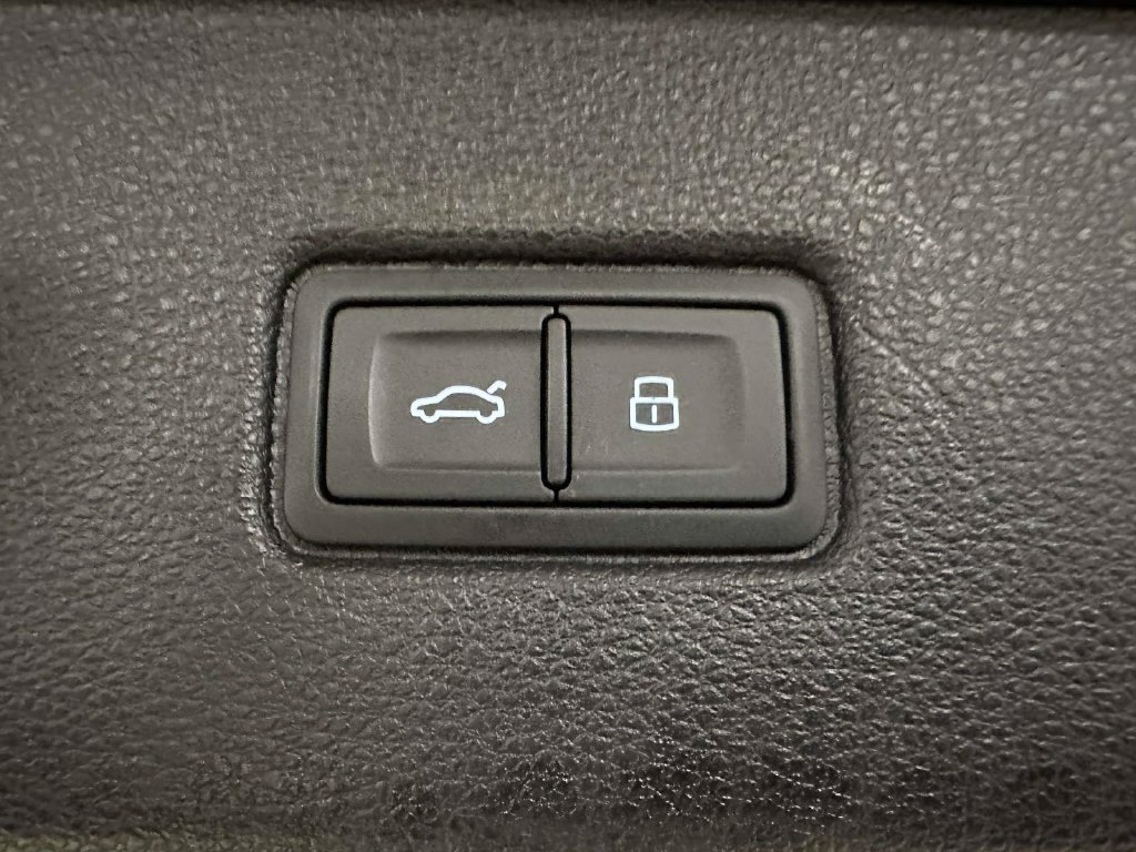 Used 2023 Audi SQ7 Prestige w/ Sport Package AWD/4WD image 13