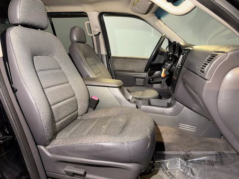 Used 2002 Ford Explorer XLS image 18