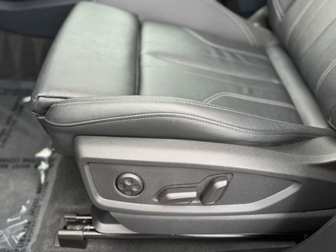 Used 2025 Audi Q5 e Premium Plus w/ Premium Plus Package image 13