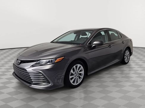 Used 2022 Toyota Camry LE FWD image 4