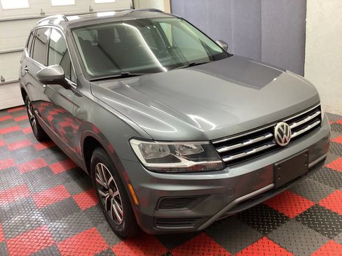 Used 2019 Volkswagen Tiguan SE w/ Panoramic Sunroof Package AWD/4WD image 2