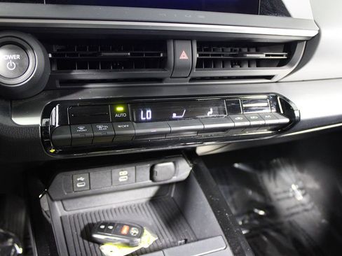 Used 2024 Toyota Prius LE image 17