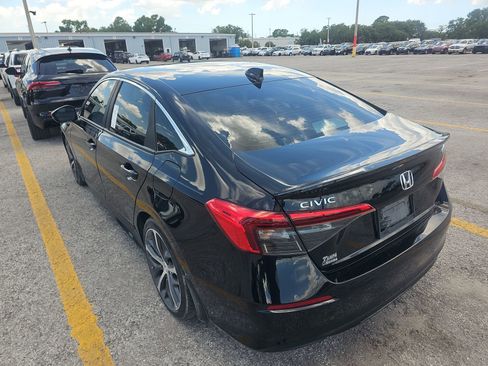 Used 2022 Honda Civic Touring image 4
