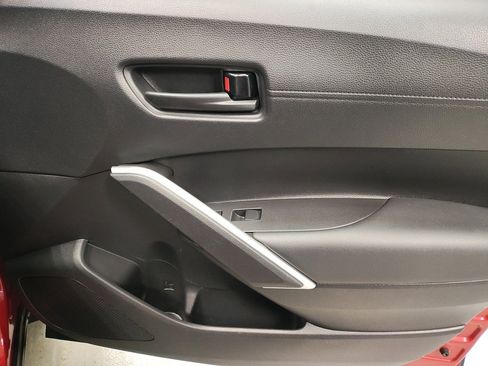 Used 2022 Toyota Corolla Cross LE image 9