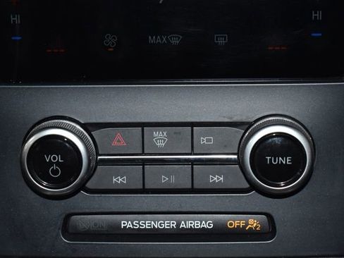 Used 2023 Ford Edge SEL image 16